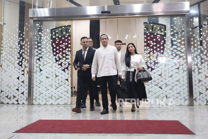 Mantan Menteri Pendidikan, Kebudayaan, Riset, dan Teknologi (Mendikbudristek) Nadiem Makarim usai menjalani pemeriksaan di Jampidsus, Kejaksaan Agung, Jakarta, Selasa (15/7/2025).