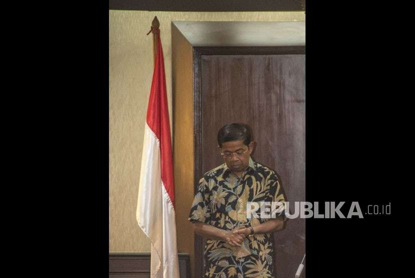 Mantan Menteri Sosial Idrus Marham menunduk ketika serah terima jabatan di Kantor Kementerian Sosial, Jakarta, Jumat (24/8).