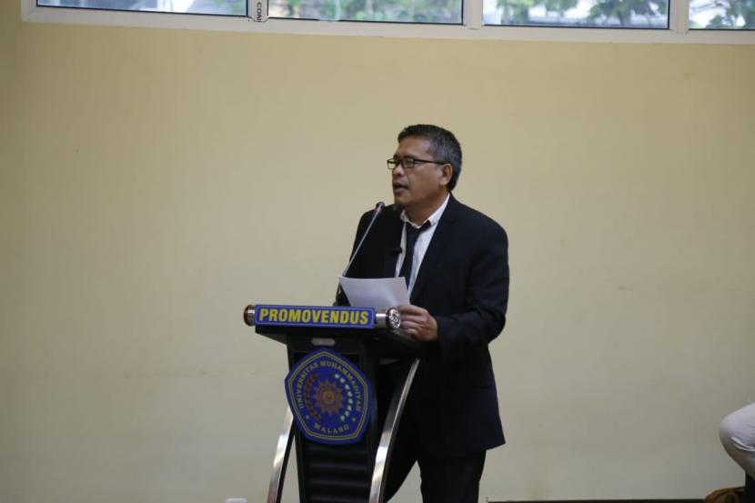 Mantan narapidana teroris (Napiter), Ali Fauzi berhasil menyelesaikan sidang disertasi di Universitas Muhammadiyah Malang (UMM) pada Selasa (17/1/2023). Foto: Mantan narapidana teroris (Napiter), Ali Fauzi berhasil menyelesaikan sidang disertasi di Universitas Muhammadiyah Malang (UMM) pada Selasa (17/1/2023).