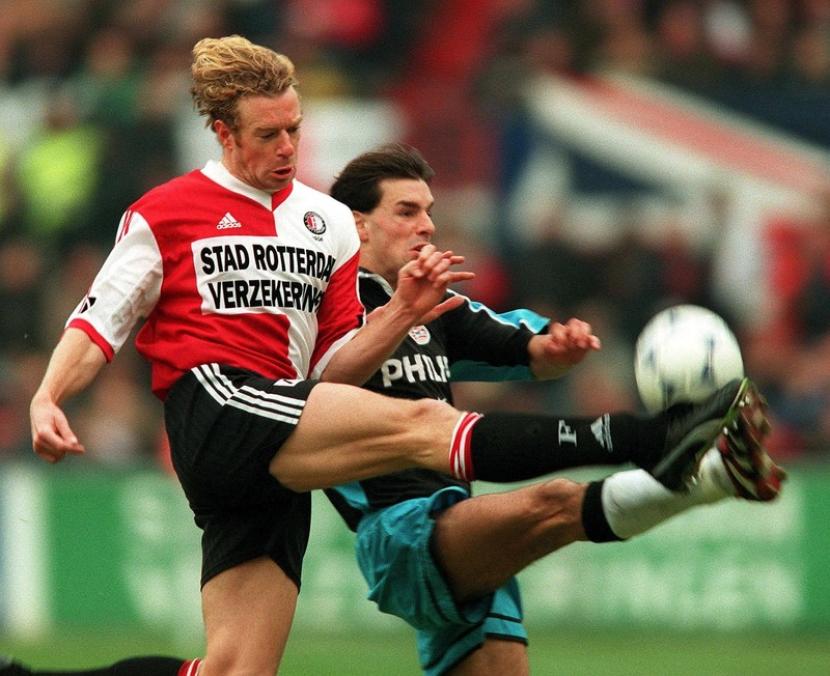 Mantan pemain Feyenoord Bert Konterman (kiri)