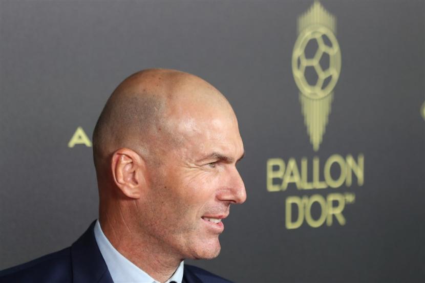  Mantan pelatih Real Madrid Zinedine Zidane dilaporkan jadi kandidat pelatih Chelsea.