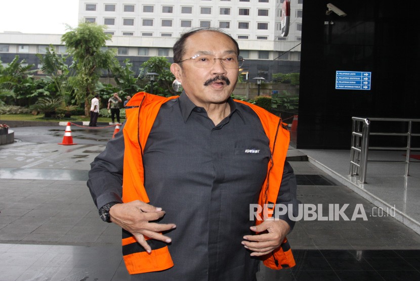 Mantan pengacara Setya Novanto, Fredrich Yunadi, tiba untuk menjalani pemeriksaan di gedung KPK, Jakarta, Kamis (18/1). 
