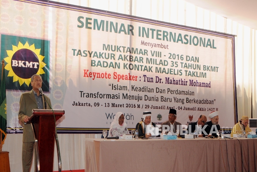 Mantan Perdana menteri Malaysia Mahathir Mohamad tampil sebagai keynote speaker pada acara Seminar Internasional menyambut Muktamar VIII 2016 dan Tasyakur Akbar Milad 35 tahun Badan Kontak Majelis Taklim (BKMT) dengan tema “Islam, Keadilan dan Perdamaian T