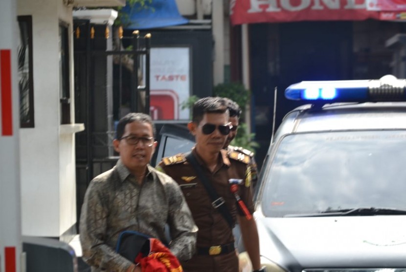 Mantan Plt. Ketua Umum PSSI, Joko Driyono tiba di Pengadilan Negeri Jakarta Selatan untuk menjalani sidang perdana kasus pengaturan skor. Senin (6/5).