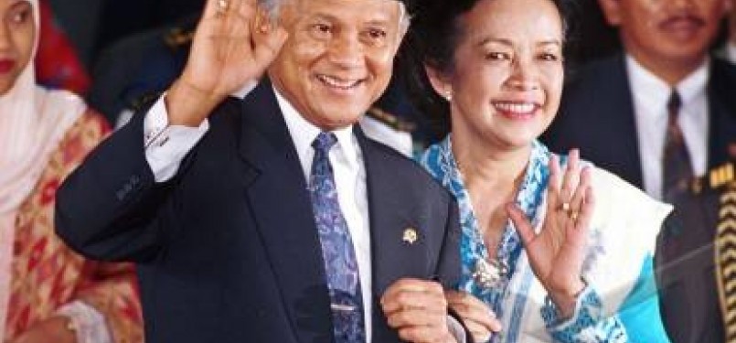 Mantan Presiden BJ Habibie dan istrinya mendiang Ainun