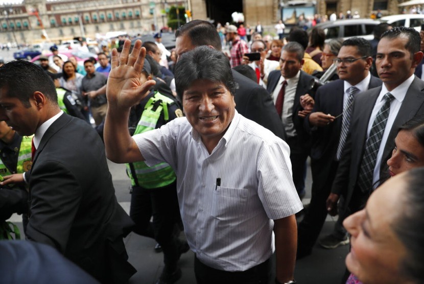Mantan presiden Bolivia Evo Morales datang untuk bertemu Wali Kota Mexico City Claudia Sheinbaum di Mexico City, Meksiko.