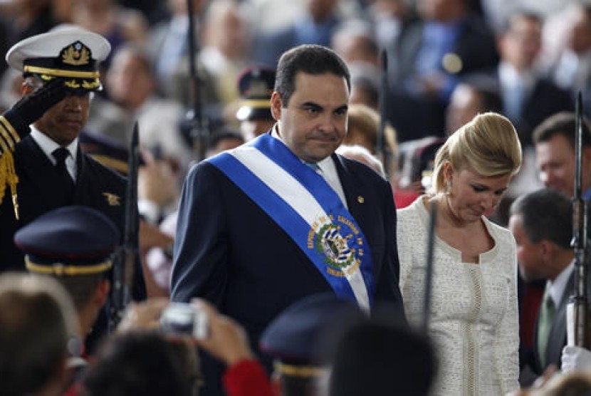 Mantan Presiden El Salvador Tony Saca dan istrinya Ana Ligia de Saca.