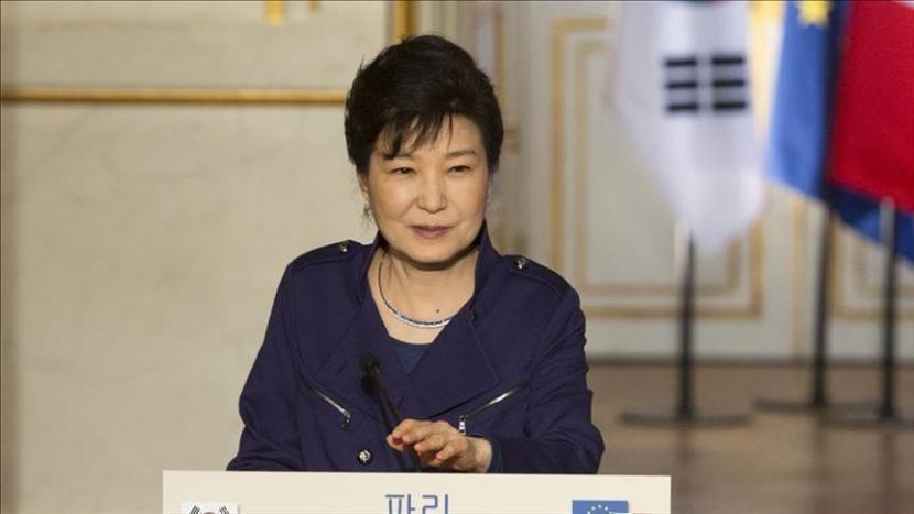 Mantan Presiden Korea Selatan Park Geun-hye (ilustrasi). Seorang pria yang ditangkap karena melempar botol minuman soju ke arah mantan Presiden Korea Selatan Park Geun-hye di depan kediamannya di Kota Daegu pada Maret lalu divonis satu tahun penjara, Kamis (18/8/2022).