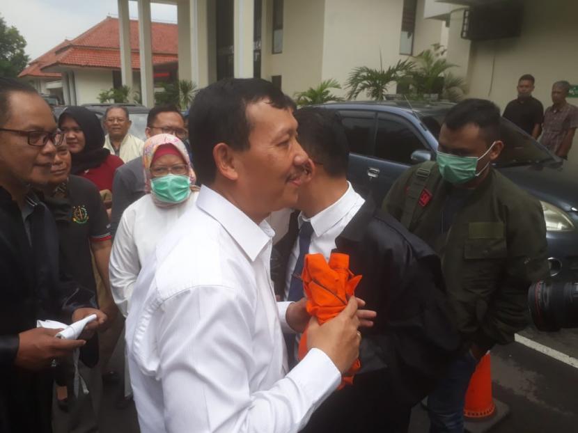 Mantan Sekretaris Daerah (Sekda) Jawa Barat, Iwa Karniwa divonis 4 tahun penjara oleh majelis hakim pengadilan tipikor Bandung, Rabu (18/3).(Republika/M Fauzi Ridwan)