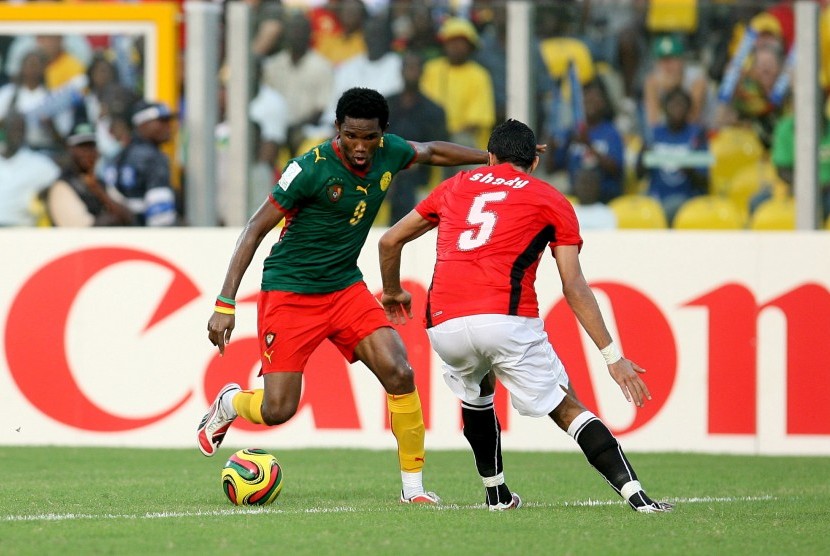 Mantan striker Kamerun, Samuel Eto'o (kiri) saat laga final Piala Afrika lawan Mesir di Ghana pada 2008. Pada Piala Afrika 2017, kedua negara kembali bertemu di final.