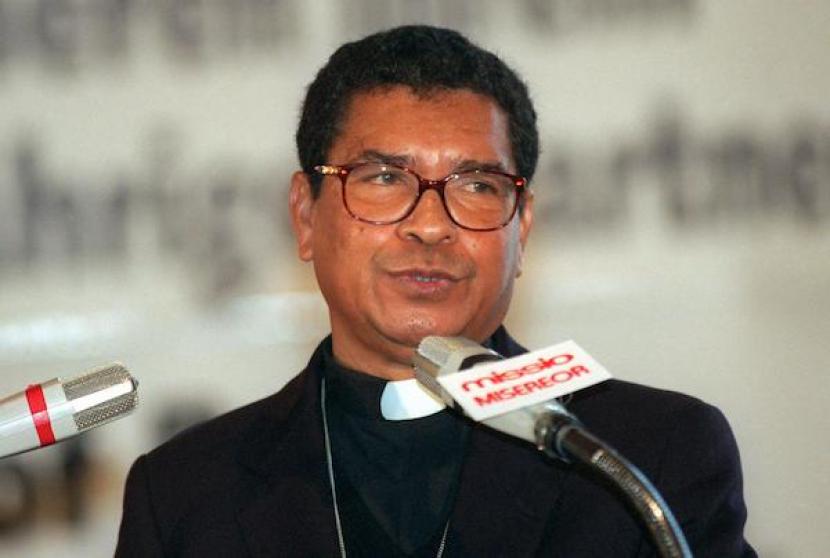 Mantan uskup agung Dili, Carlos Filipe Ximenes Belo ketika menerima Nobel Perdamaian bersama politikus Timor Jose Ramos Horta pada 1996.