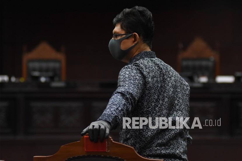 Mantan Wakil Ketua KPK Laode M Syarif selaku pemohon mengikuti sidang lanjutan permohonan pengujian formil atas UU Nomor 19 Tahun 2019 tentang Komisi Pemberantasan Korupsi di gedung Mahkamah Konstitusi, Jakarta, Senin (24/8/2020).
