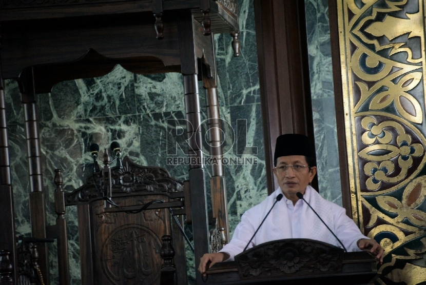 Mantan Wakil Menteri Agama Nasaruddin Umar menberikan ceramah Dzuhur di masjid agung sunda kelapa, Jakarta, Senin (22/6).