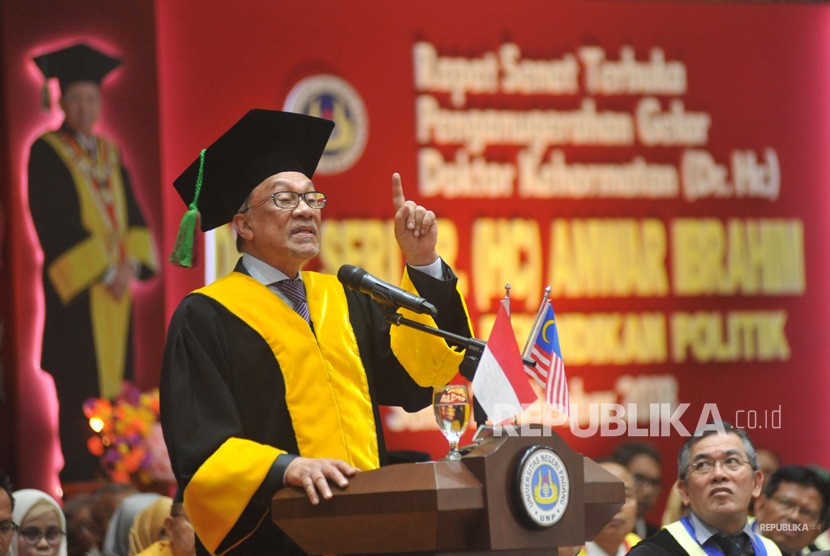 Anwar Ibrahim 'Terpeleset Lidah', Sebut Prabowo Saat Pidato | Republika