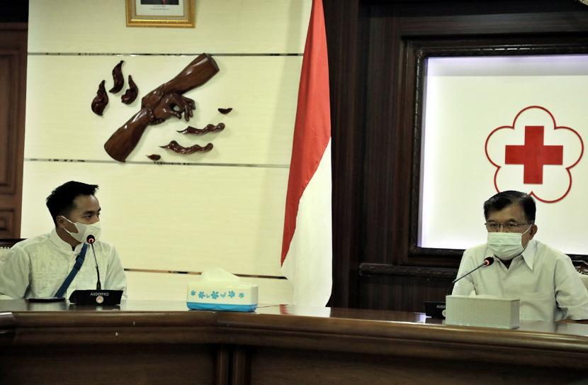 Mantan Wapres dan Ketua PMI Jusuf Kalla bersama Taqi Malik.