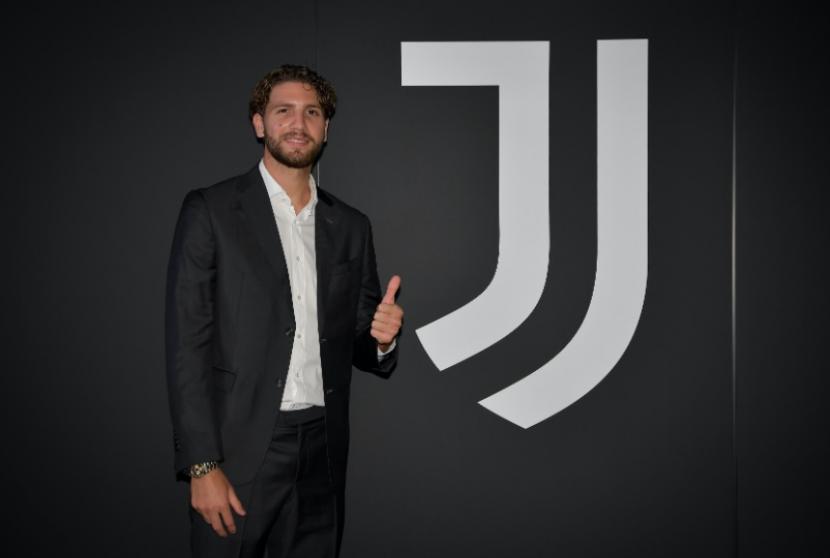 Manuel Locatelli resmi bergabung dengan Juventus. 