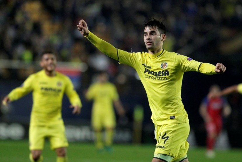Manuel Trigueros mencetak gol ke gawang Steaua Bucharest yang menjadi penentu keberhasilan Villarreal lolos ke babak 32 besarLiga Europa.