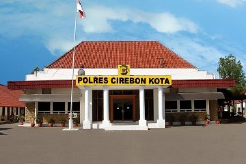 Karyawan Sejumlah Perusahaan Grebek Polresta Cirebon. Mapolresta Cirebon