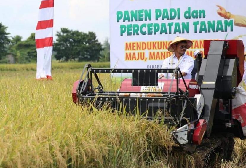 Maraknya pandemi Covid 19 tidak menyurutkan semangat jajaran Dinas Pertanian Kabupaten Sijunjung, Sumatera Barat bersama dengan Pengawas Benih Tanaman (PBT) Kabupaten Sijunjung, penyuluh lapangan, Petugas pengamat Organisme Pengganggu Tanaman (OPT) dan juga PT.