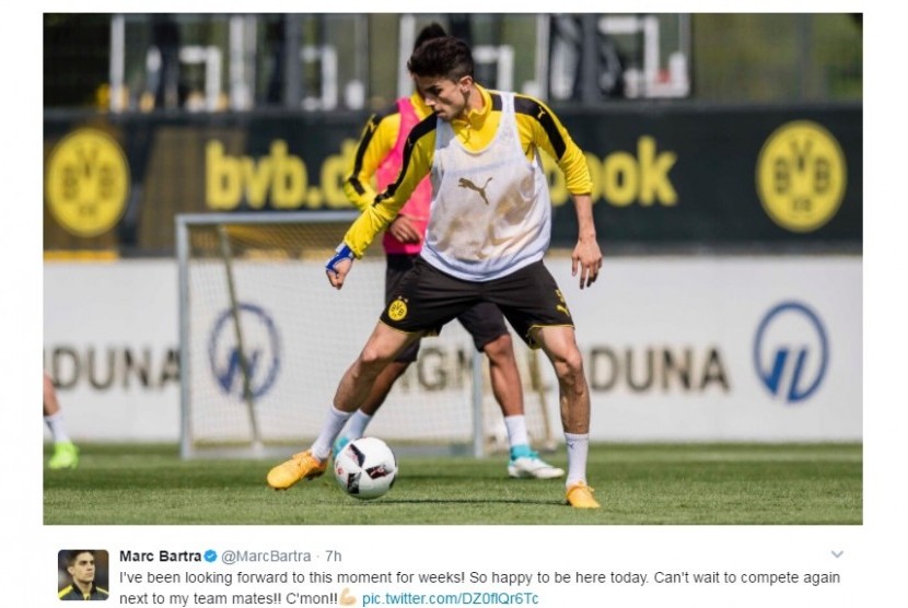 Marc Bartra kembali berlatih setelah menjalani pemulihan operasi pada tangan kanannya akibat insiden bom yang merusak bus Borussia Dortmund sebulan lalu.