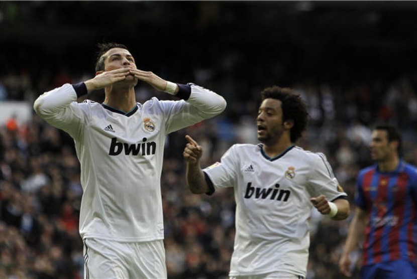  Marcelo (kanan) dan Cristiano Ronaldo saat masih sama-sama membela Real Madrid.