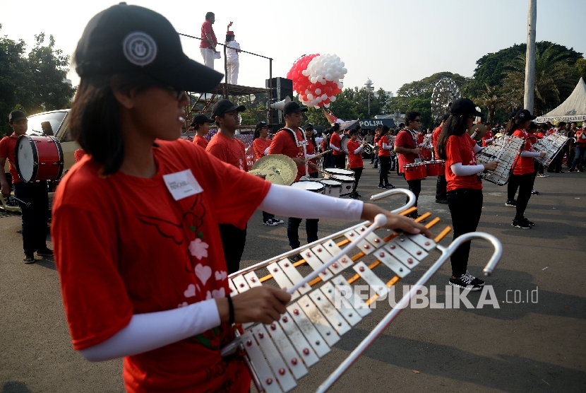 Marching band memeriahkan aksi gerakan Cinta Bangsa dan Pancasila di Taman Pandang Istana, Jakarta, Sabtu (20/5).