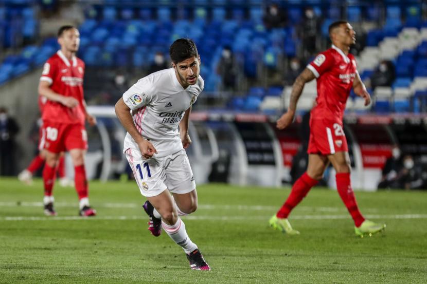  Marco Asensio dari Real Madrid melakukan selebrasi setelah mencetak gol pertama timnya dalam pertandingan sepak bola La Liga Spanyol antara Real Madrid dan Sevilla di stadion Alfredo di Stefano di Madrid, Spanyol, Minggu, 9 Mei 2021.