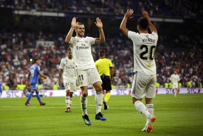 Marco Asensio (kanan) bersama Gareth Bale.