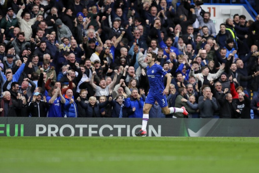 Marcos Alonso Cetak Gol ke Gawang Spurs.