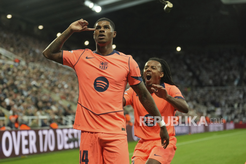 Marcus Rashford merayakan golnya untuk Barcelona saat menghadapi Newcastle United di Liga Champions, Jumat (19/9/2025) dini hari WIB.
