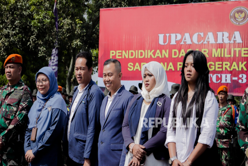 Mardius (ketiga dari kanan) bersiap maju di pemilihan Ketum DPD PAN Kota Bandung, Jawa Barat.