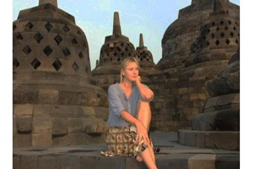 Maria Sharapova sedang menikmati sunrise di Candi Borobudur