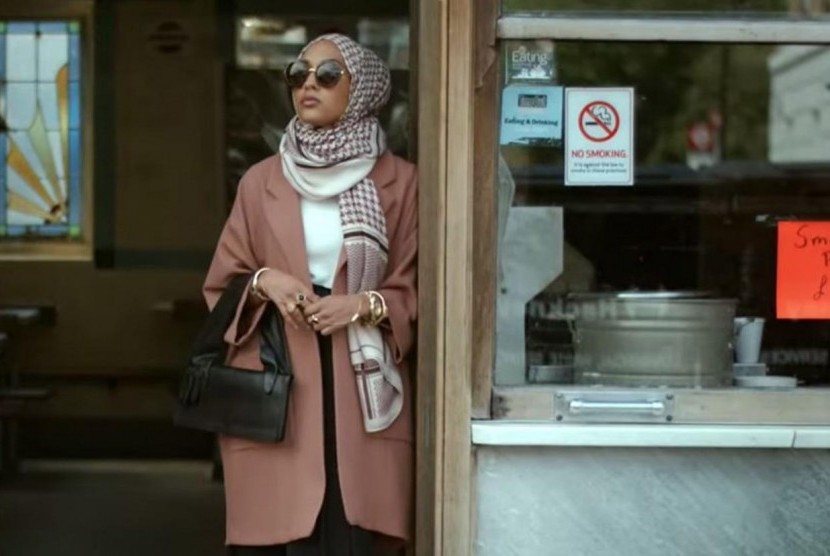 Mariah Idrissi menjadi model Muslim berkerudung pertama yang tampil dalam iklan H&M.