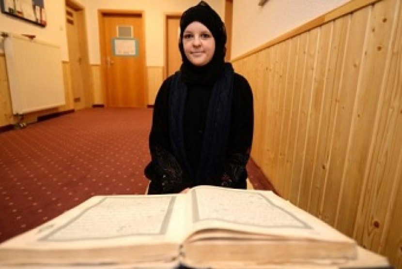 Marjolein mantap memeluk Islam setelah mempelajari banyak agama lainnya.