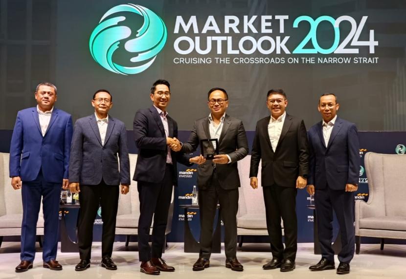 Market Outlook 2024 yang bertema Cruising the Crossroads on the Narrow Strait.