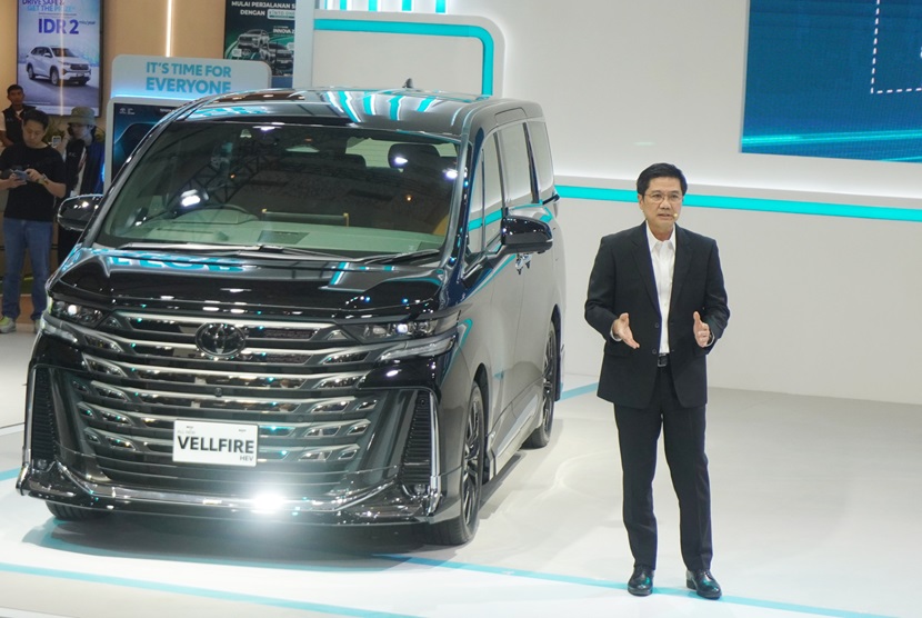 Vice President PT Toyota-Astra Motor (TAM), Henry Tanoto menyatakan PT Toyota-Astra Motor (TAM) menghadirkan berbagai kendaraan elektrifikasi sebagai bvukti keseriusan menuju netralitas carbon