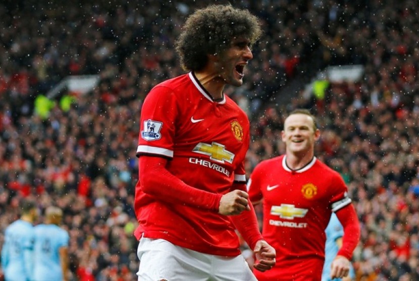 Marouane Fellaini (kiri) dan Wayne Rooney