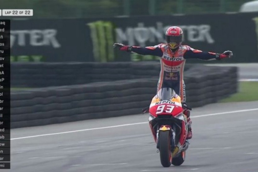 Marq Marquez melakukan selebrasi kemenangan sesaat usai mencapai garis finish di MotoGP Ceko 2017 (ilustrasi).