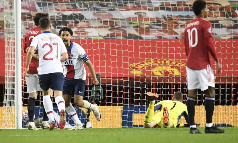 Marquinhos (tengah) saat mencetak gol pada laga MU Vs PSG.