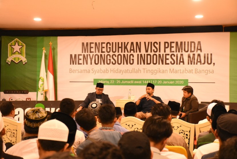 Marwan Mujahidin, Arief Rosyid Hasan, dan Imam Nawawi (dari kiri ke kanan).