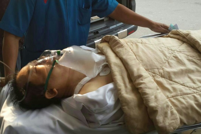 Marzuki Alie pingsan dan dibawa ke rumah sakit sesaat sebelum memimpin rapat nota keuangan dan RAPBN 2015 di Kompleks Parlemen Senayan, Jakarta. 