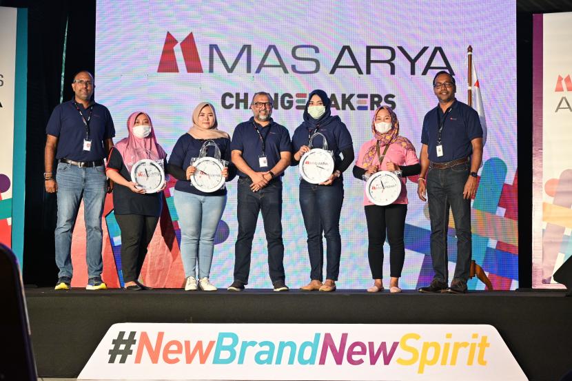 MAS Holdings, perusahaan teknologi pakaian jadi terbesar di Asia Selatan, resmi mengubah nama manufaktur perusahaannya di Indonesia menjadi MAS Arya yang menjadi bagian dari inisiatif MAS untuk menjadikan Indonesia sebagai pusat utama operasinya di Tanah Air. 