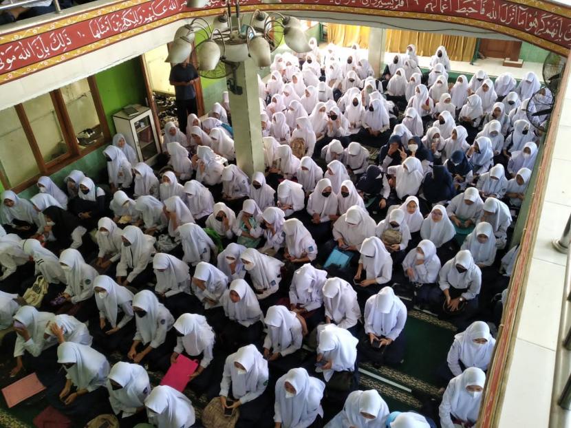 Ilustrasi. Kemenag Minahasa Tenggara Edukasi Pernikahan Dini ke Ratusan Siswa Madrasah