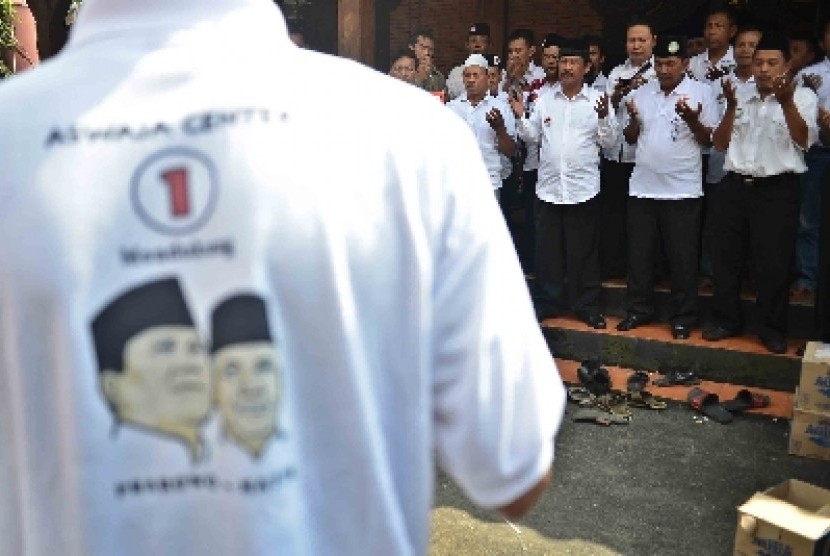Masa yang tergabung dalam Nahdiyin mendeklarasikan dukungan terhadap pasangan Prabowo-Hatta di Aswaja Center, Jakarta, Rabu (18/6). 
