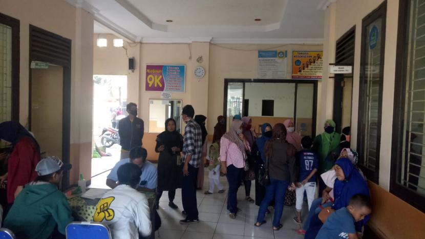 Masih masa pandemi Covid-19 Sekolah Menengah Kejuruan (SMK) Tangerang Selatan, Banten masih belum menggelar kegiatan belajar dengan tatap muka di tahun ajaran baru 2020-2021, Senin (13/7). 