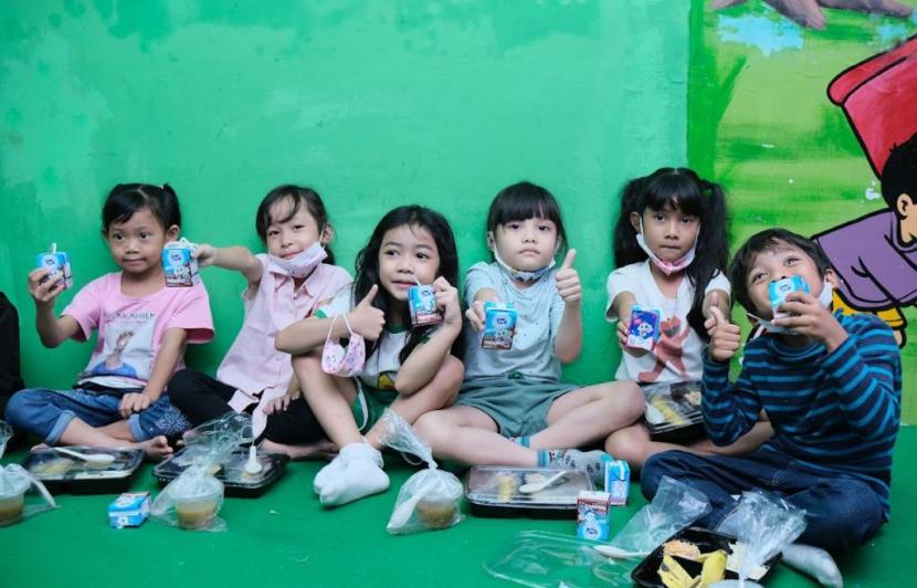 Masih rendahnya angka kecukupan gizi yang didapatkan oleh anak-anak di Indonesia dari sarapannya mendorong Frisian Flag Indonesia untuk menggelar kampanye #JagaDiriKiniDanNanti dan berkolaborasi dengan FOI Connection meluncurkan Gerakan Sarapan Keliling. Gerakan ini menargetkan 1.500 lebih siswa PAUD di Jakarta, Depok, dan Tangerang. 