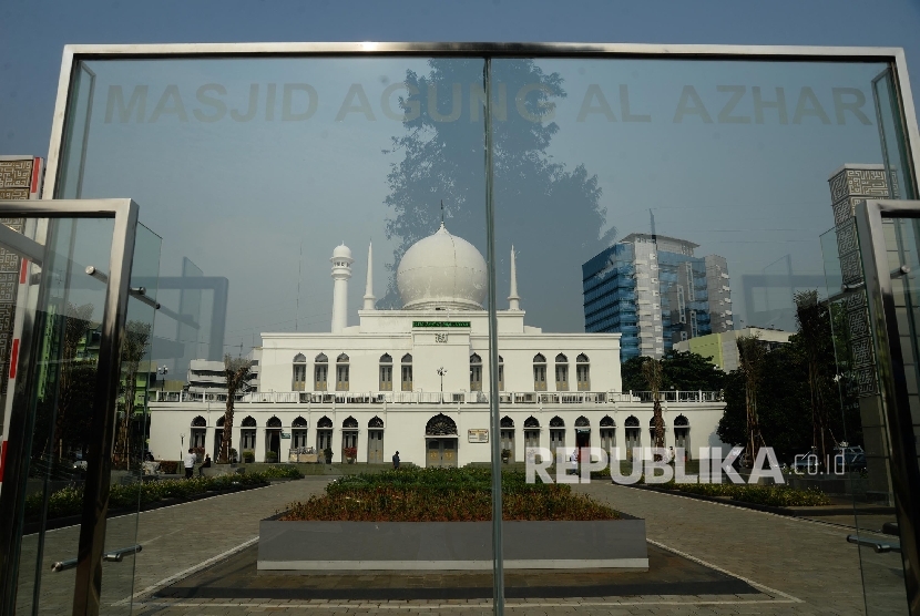 Masjid Agung Al-Azhar, Kebayoran Baru. 