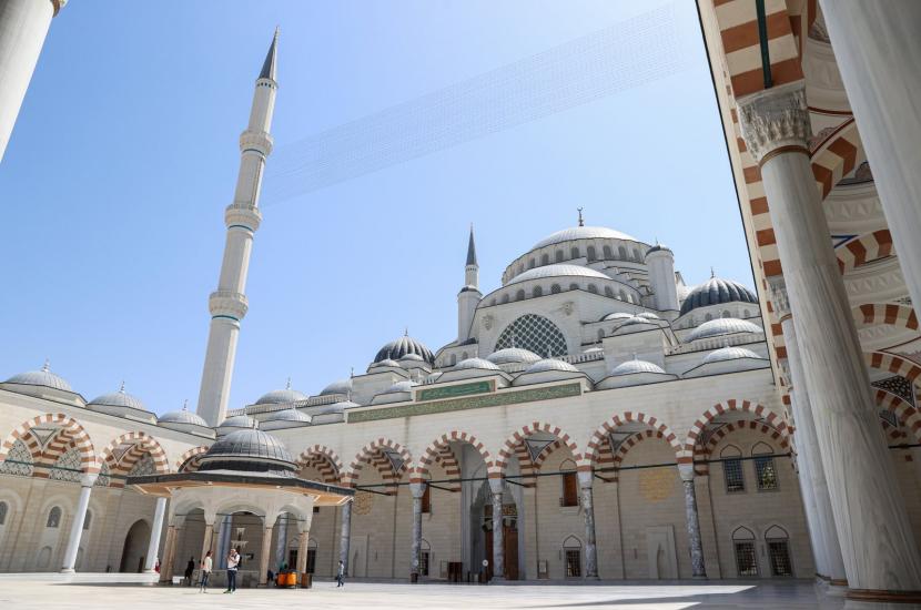 12 Juta Orang Kunjungi Camlica, Masjid Terbesar di Turki. Masjid Agung Camlica di Istanbul, Turki pada 3 Mei 2021. Masjid Agung Camlica merupakan masjid dengan kapasitas terbesar di Turki.
