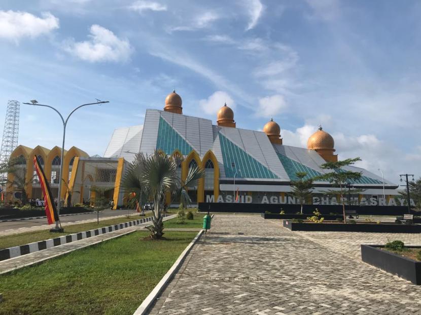 Masjid Agung Dharmasraya di Sumatera Barat. Menteri Basuki: Jangan Sampai Masjid Agung Dharmasraya Kotor dan tidak Diurus