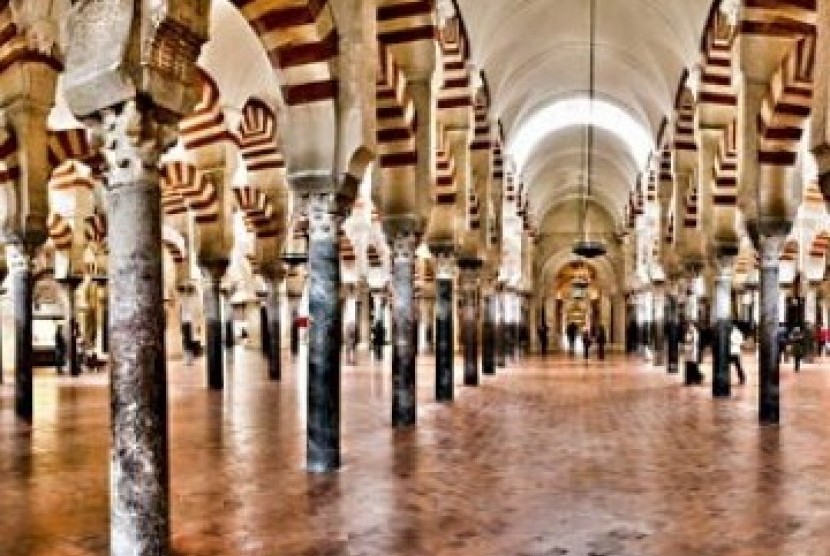 Masjid Agung Kordoba, Spanyol yang kini dialihfungsikan menjadi Gereja Katedral